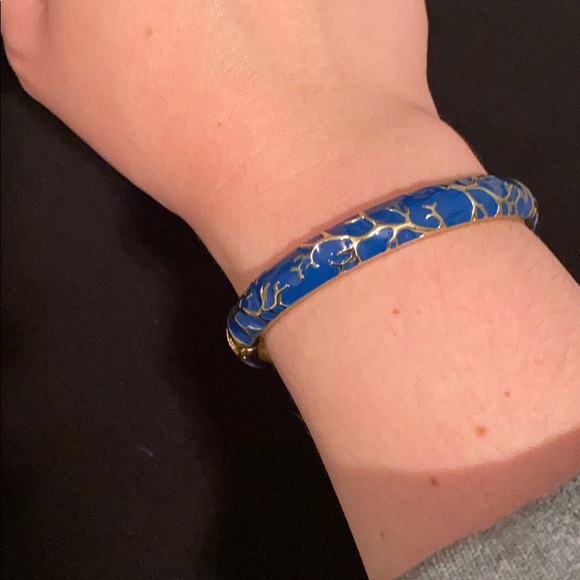 Blue bracelet with tree detail and clasp - Picture 2 of 2